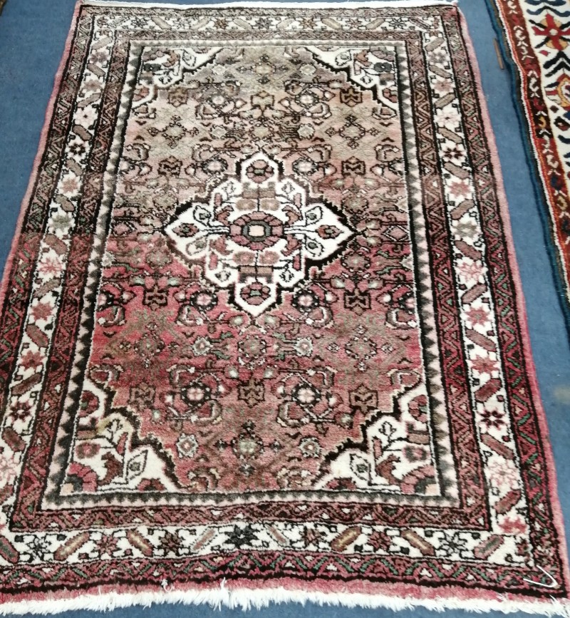 A Persian rug, 144 x 103cm